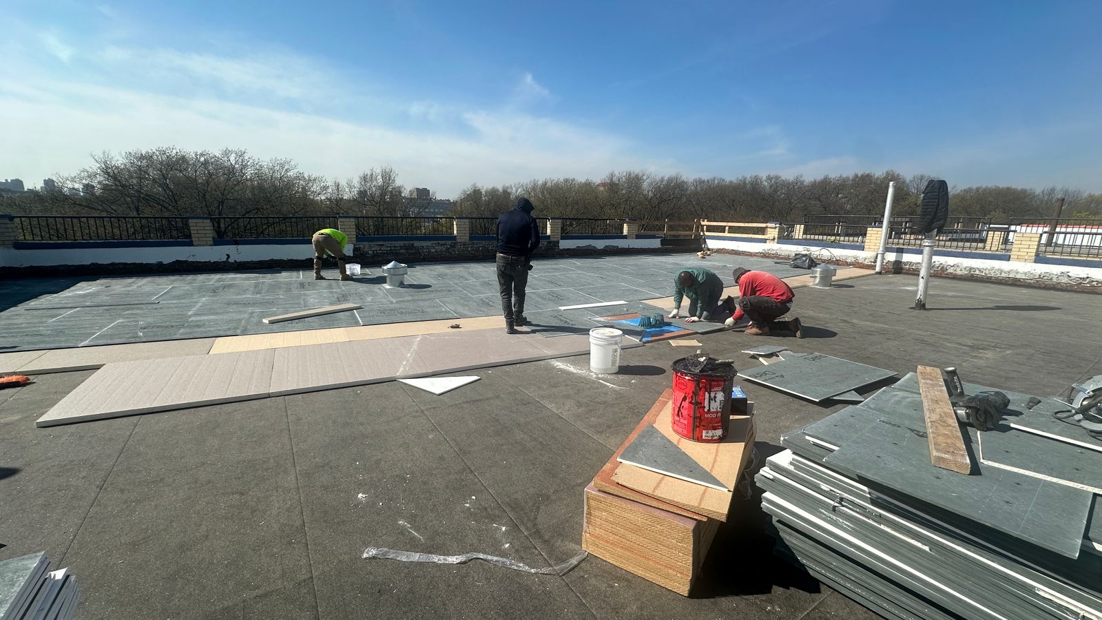 Quality assurance monitoring during roof field installation